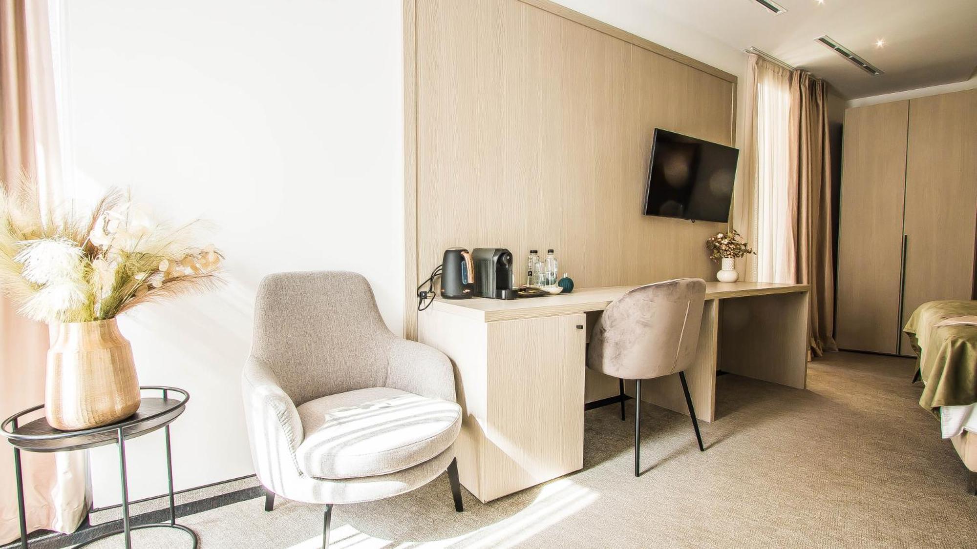 Carol 2 Hotel