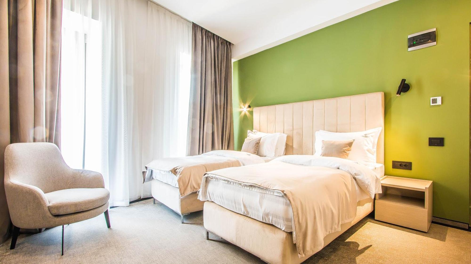 Carol 2 Hotel